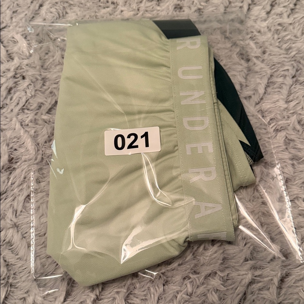 Under Armour Women's Light Green Athletic Shorts L pockets EUC two tone - Picture 8 of 8